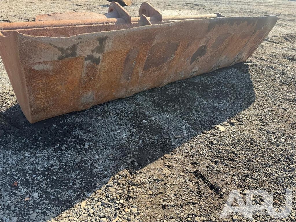  equipment - attachment for construction equipment  دلاء