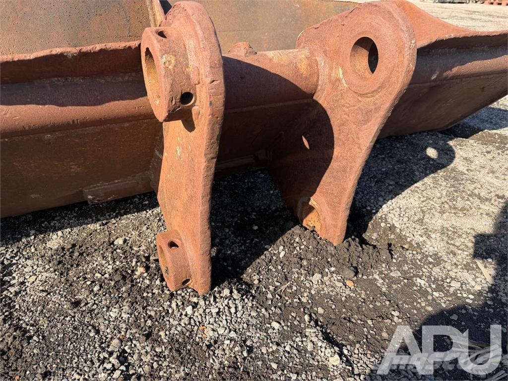  equipment - attachment for construction equipment  دلاء