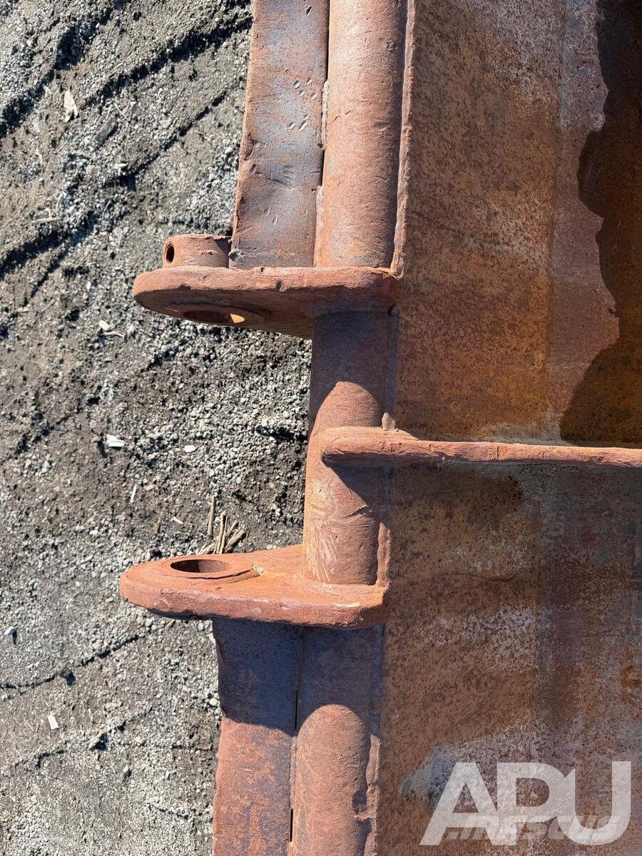  equipment - attachment for construction equipment  دلاء