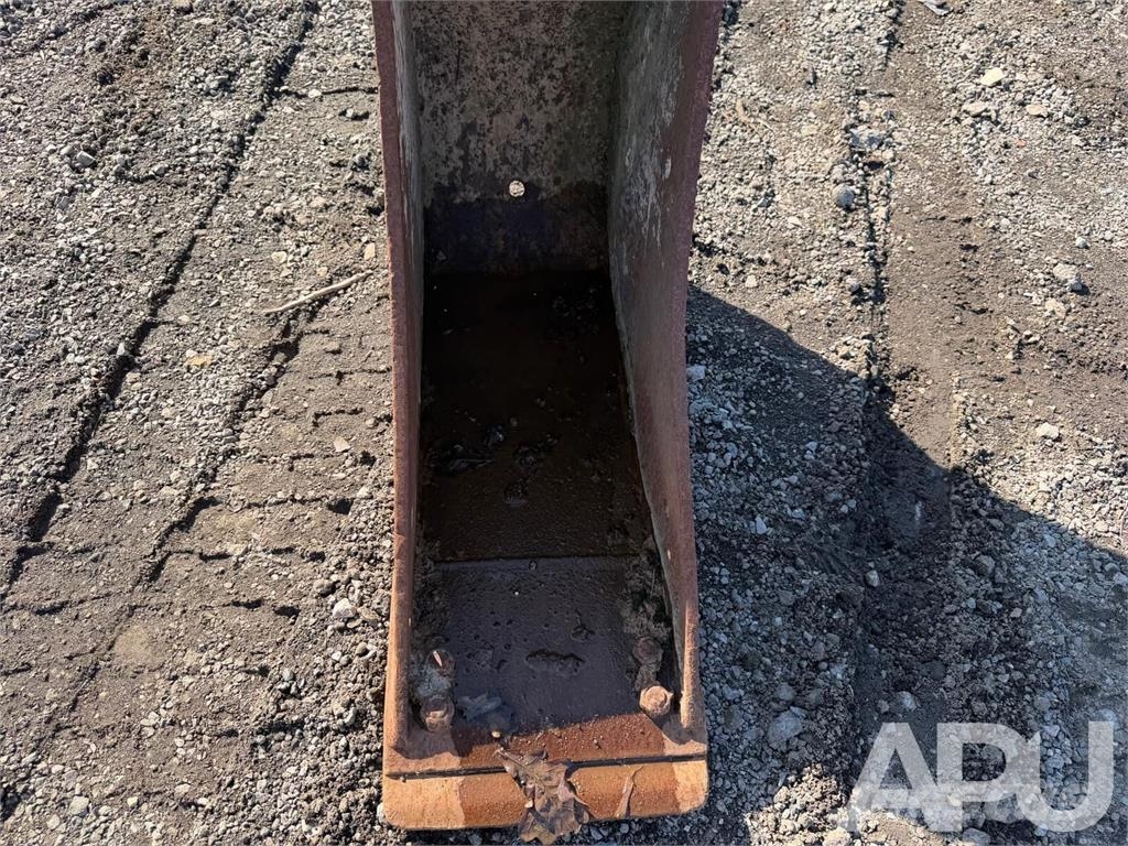  equipment - attachment for construction equipment  دلاء