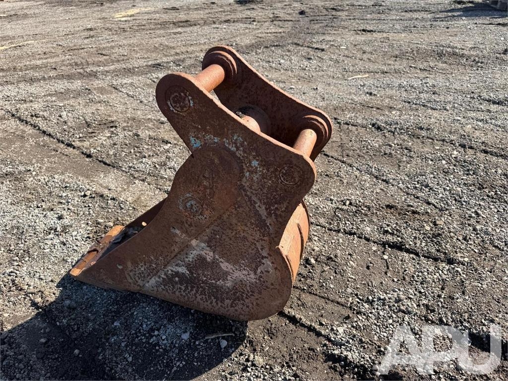  equipment - attachment for construction equipment  دلاء