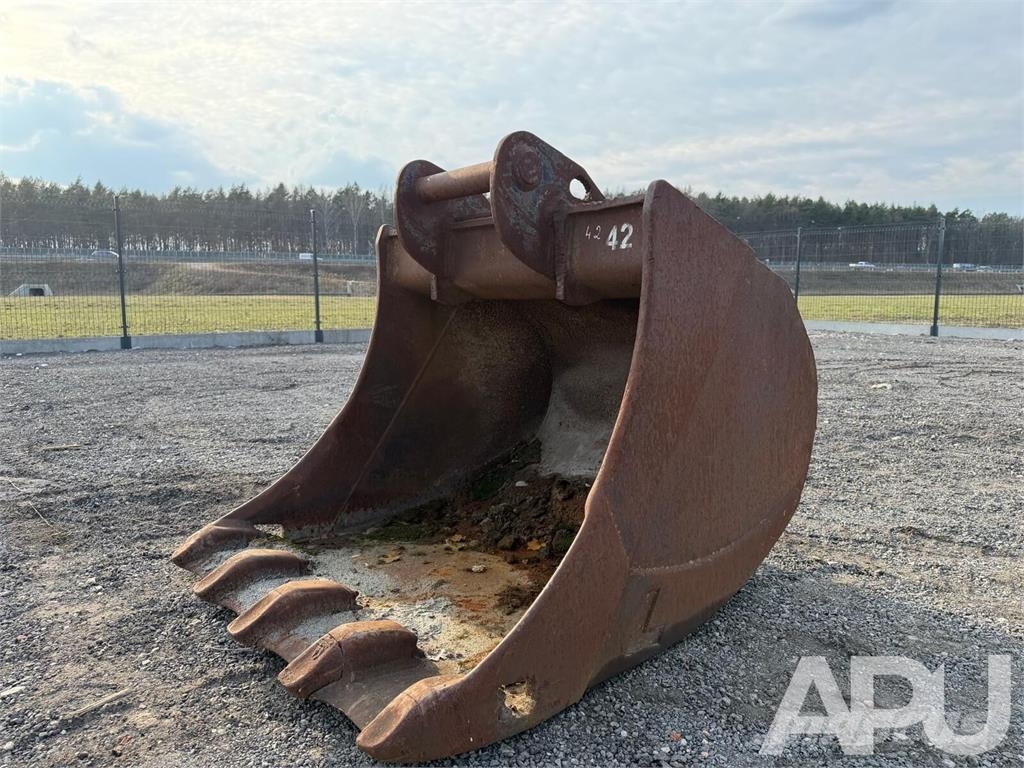  equipment - attachment for construction equipment  دلاء