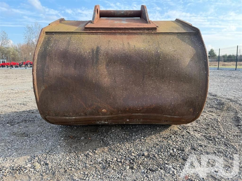  equipment - attachment for construction equipment  دلاء