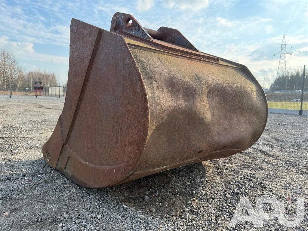  equipment - attachment for construction equipment  دلاء