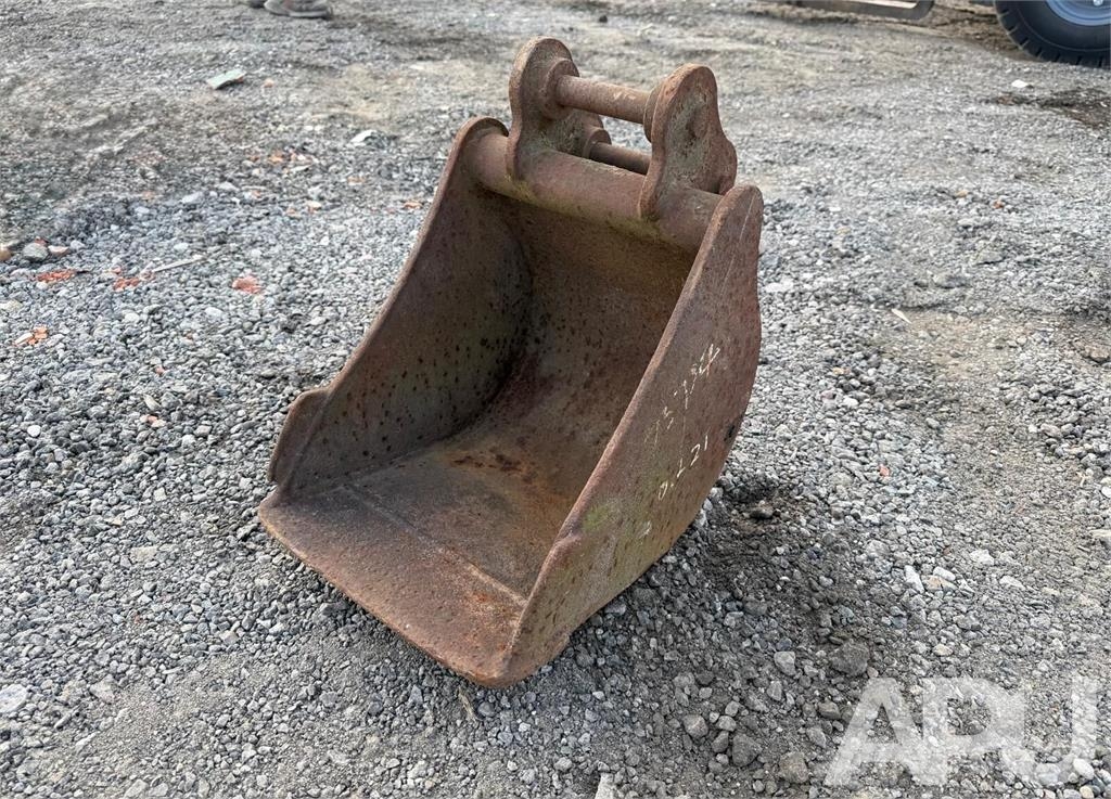  equipment - attachment for construction equipment  دلاء