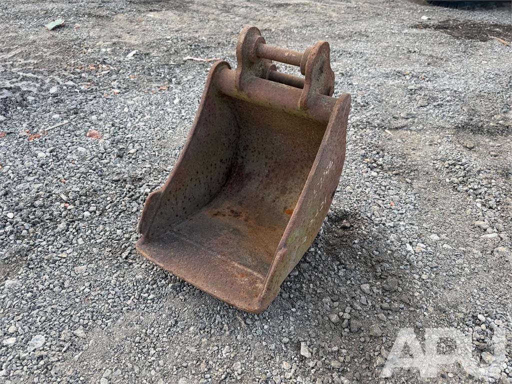  equipment - attachment for construction equipment  دلاء
