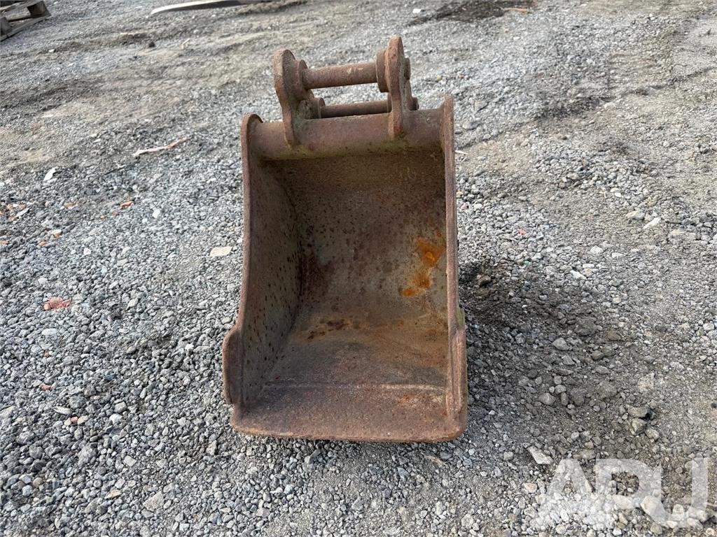  equipment - attachment for construction equipment  دلاء
