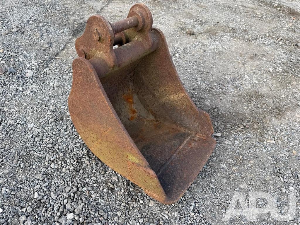  equipment - attachment for construction equipment  دلاء
