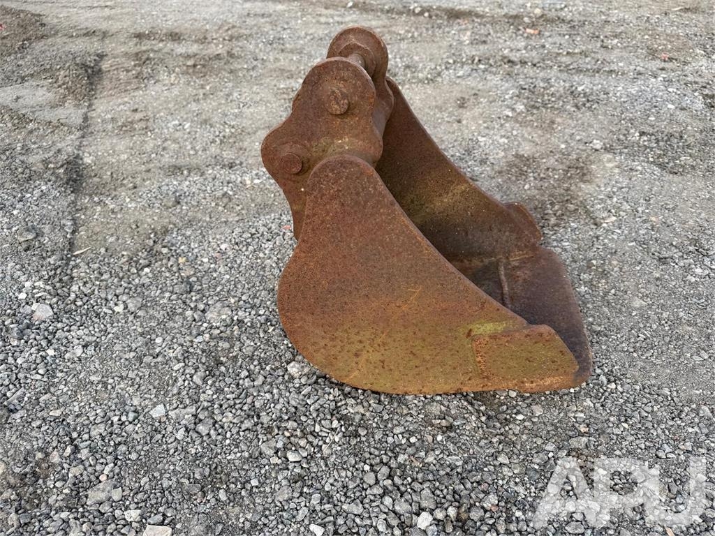 equipment - attachment for construction equipment  دلاء
