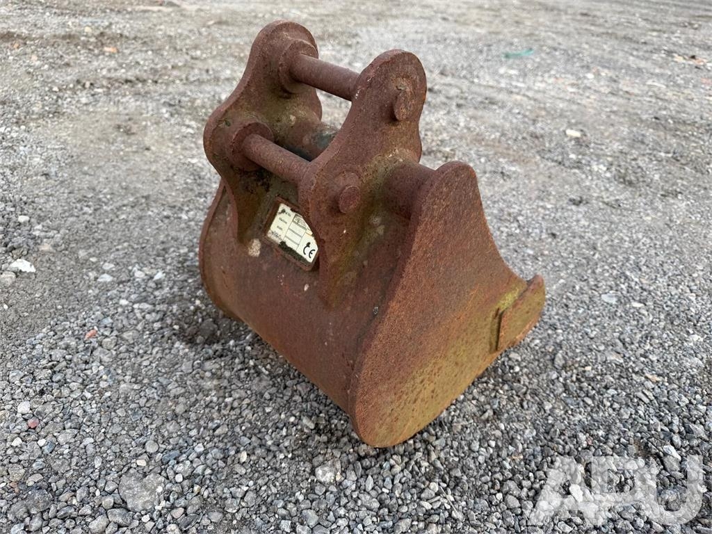 equipment - attachment for construction equipment  دلاء
