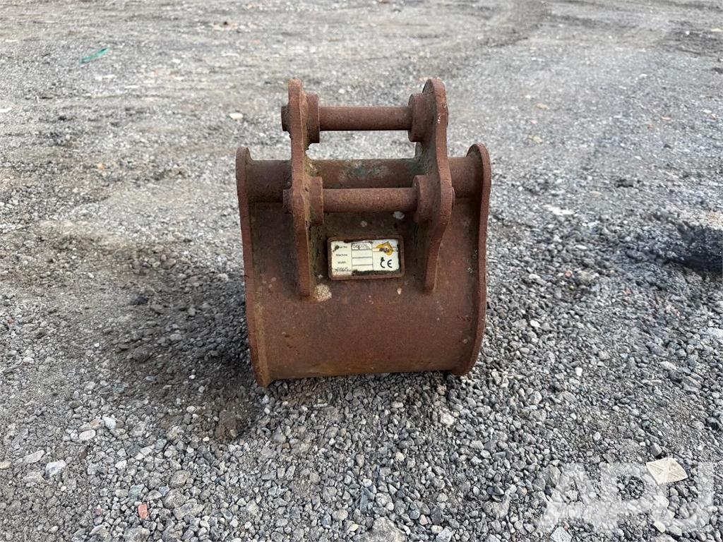  equipment - attachment for construction equipment  دلاء