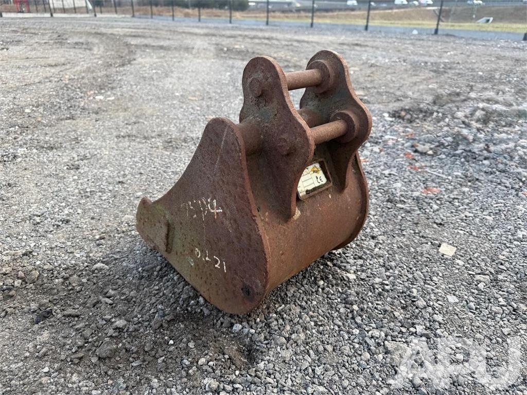  equipment - attachment for construction equipment  دلاء