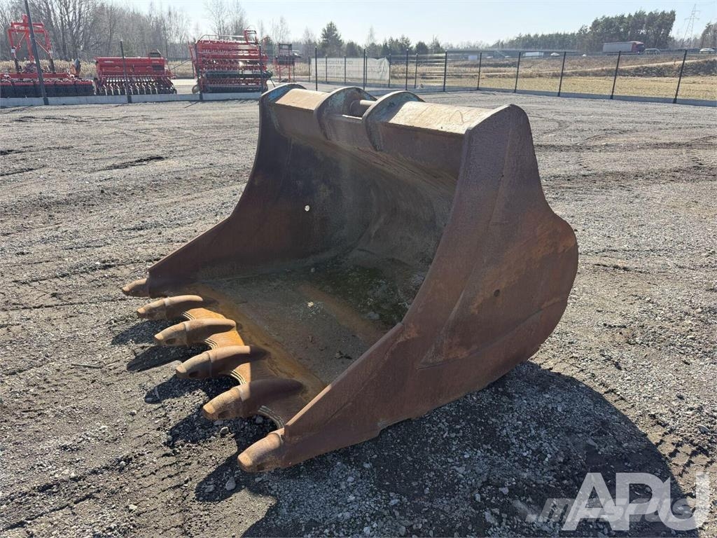  equipment - attachment for construction equipment  دلاء