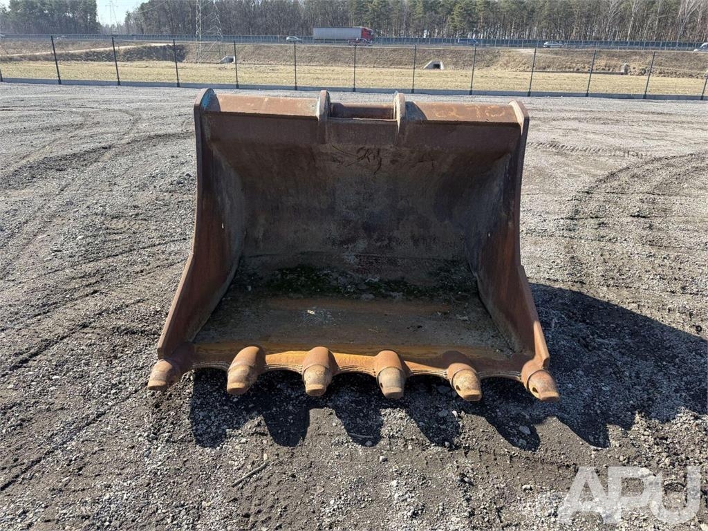  equipment - attachment for construction equipment  دلاء