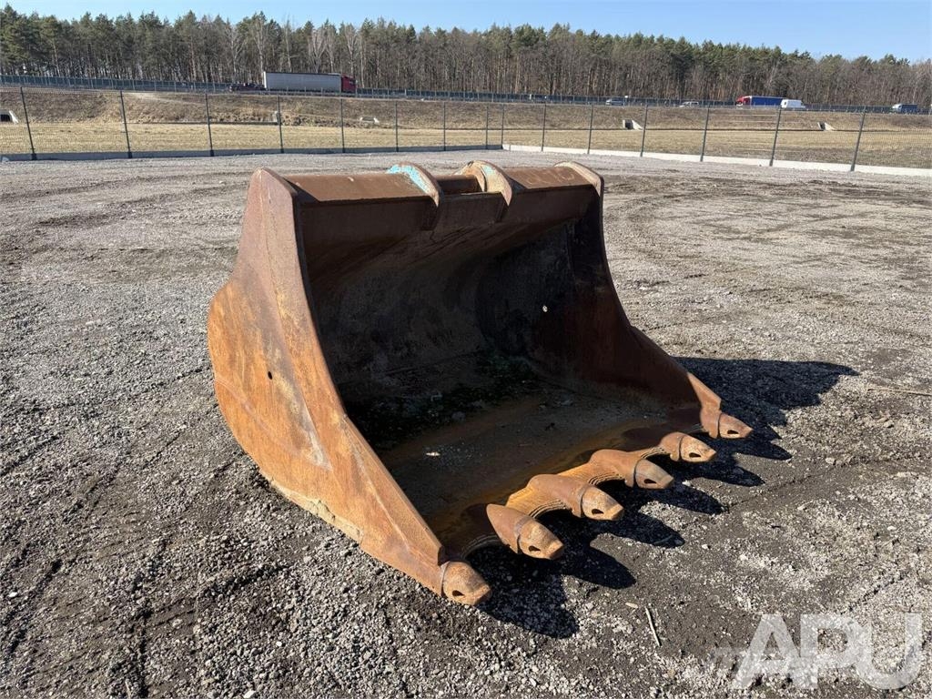  equipment - attachment for construction equipment  دلاء