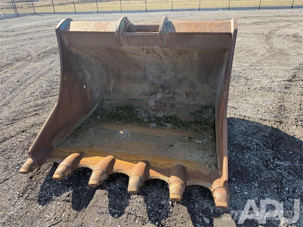  equipment - attachment for construction equipment  دلاء