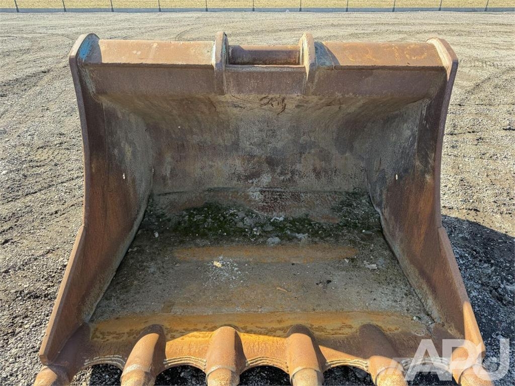  equipment - attachment for construction equipment  دلاء