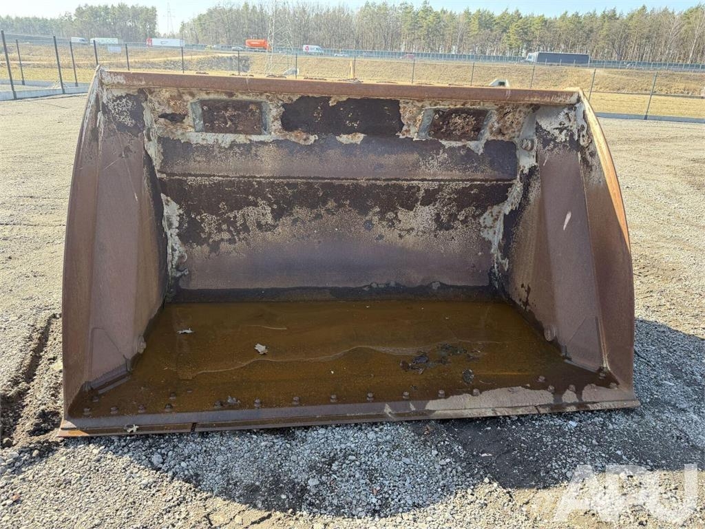  equipment - attachment for construction equipment  دلاء