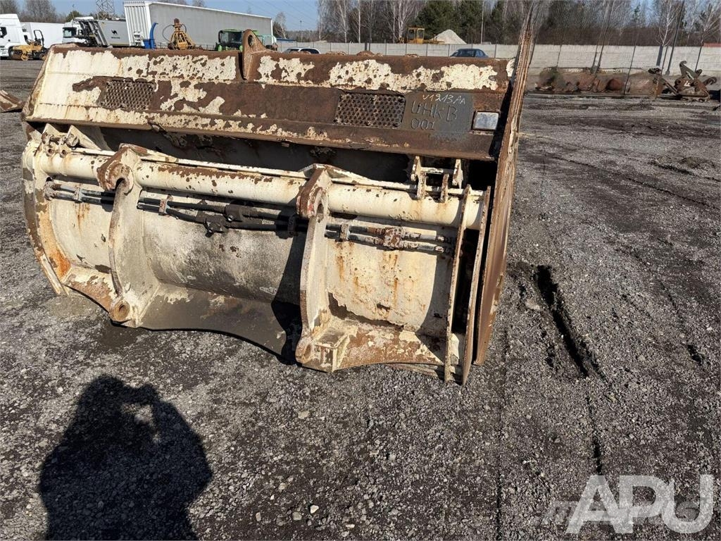  equipment - attachment for construction equipment  دلاء