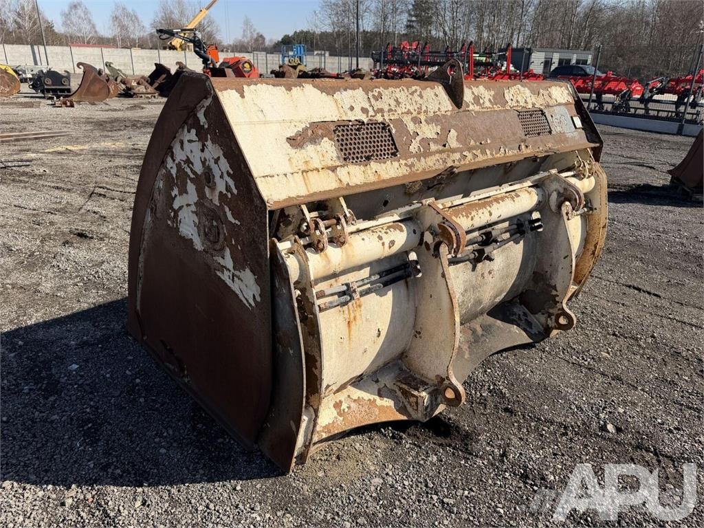  equipment - attachment for construction equipment  دلاء