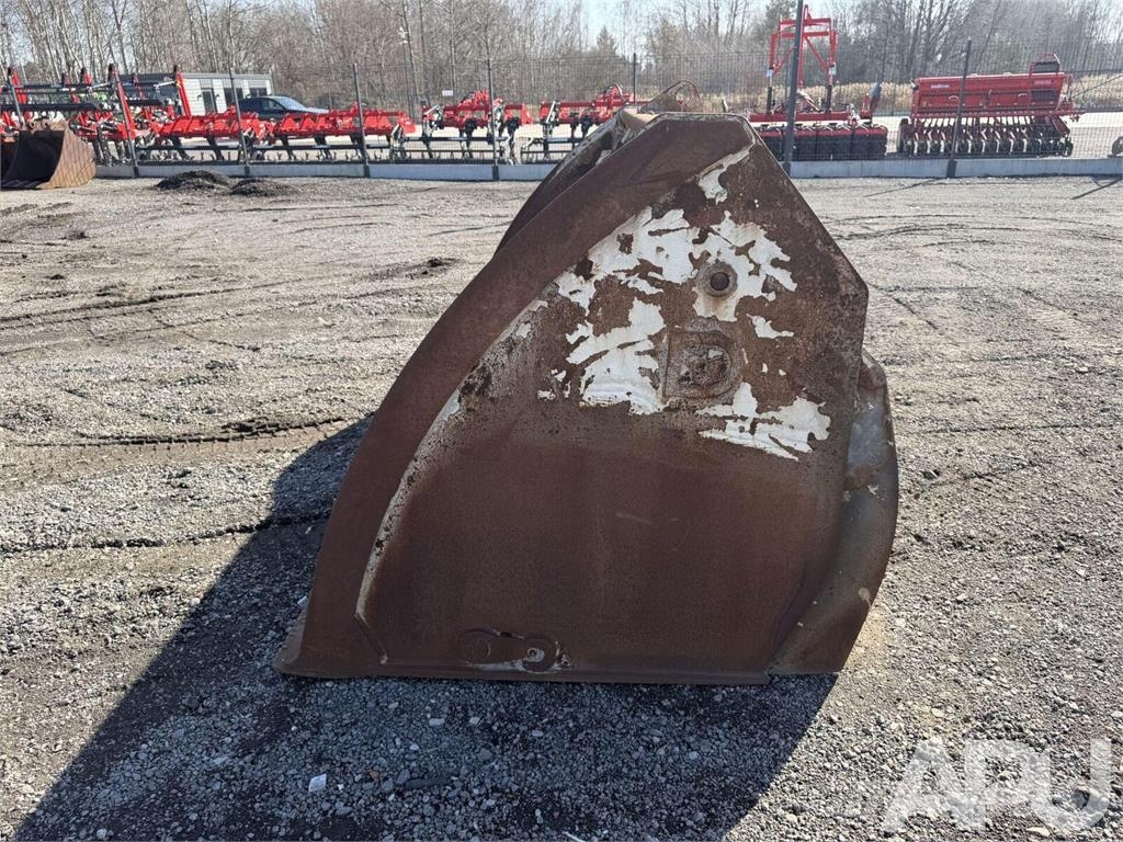  equipment - attachment for construction equipment  دلاء