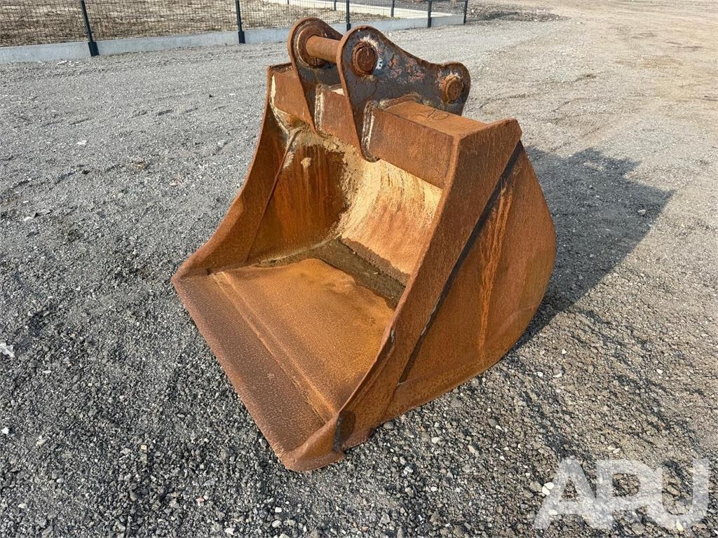  equipment - attachment for construction equipment  دلاء