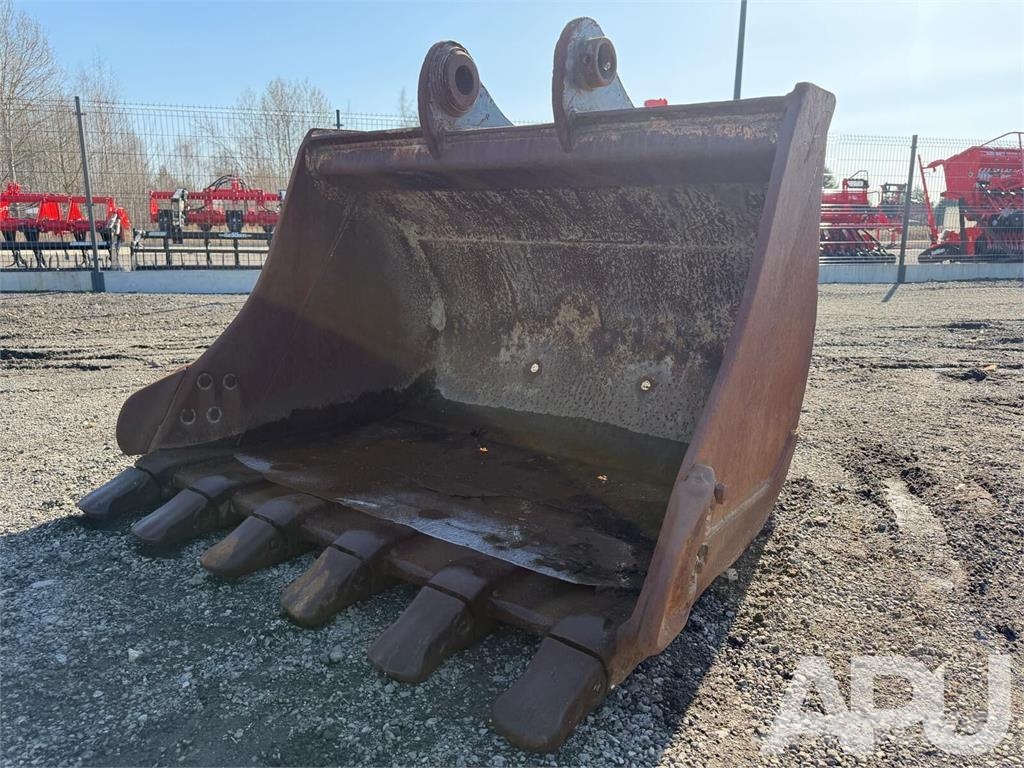  equipment - attachment for construction equipment  دلاء