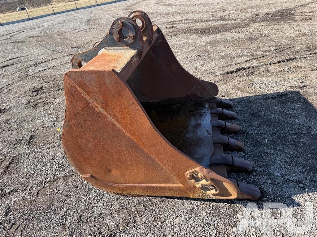  equipment - attachment for construction equipment  دلاء