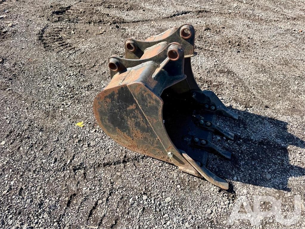  equipment - attachment for construction equipment  دلاء