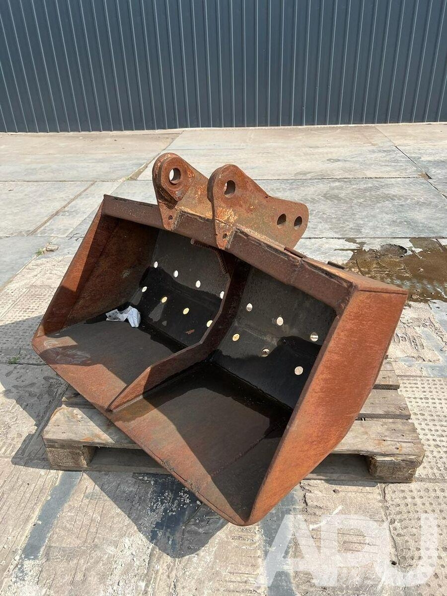  equipment - attachment for construction equipment  دلاء