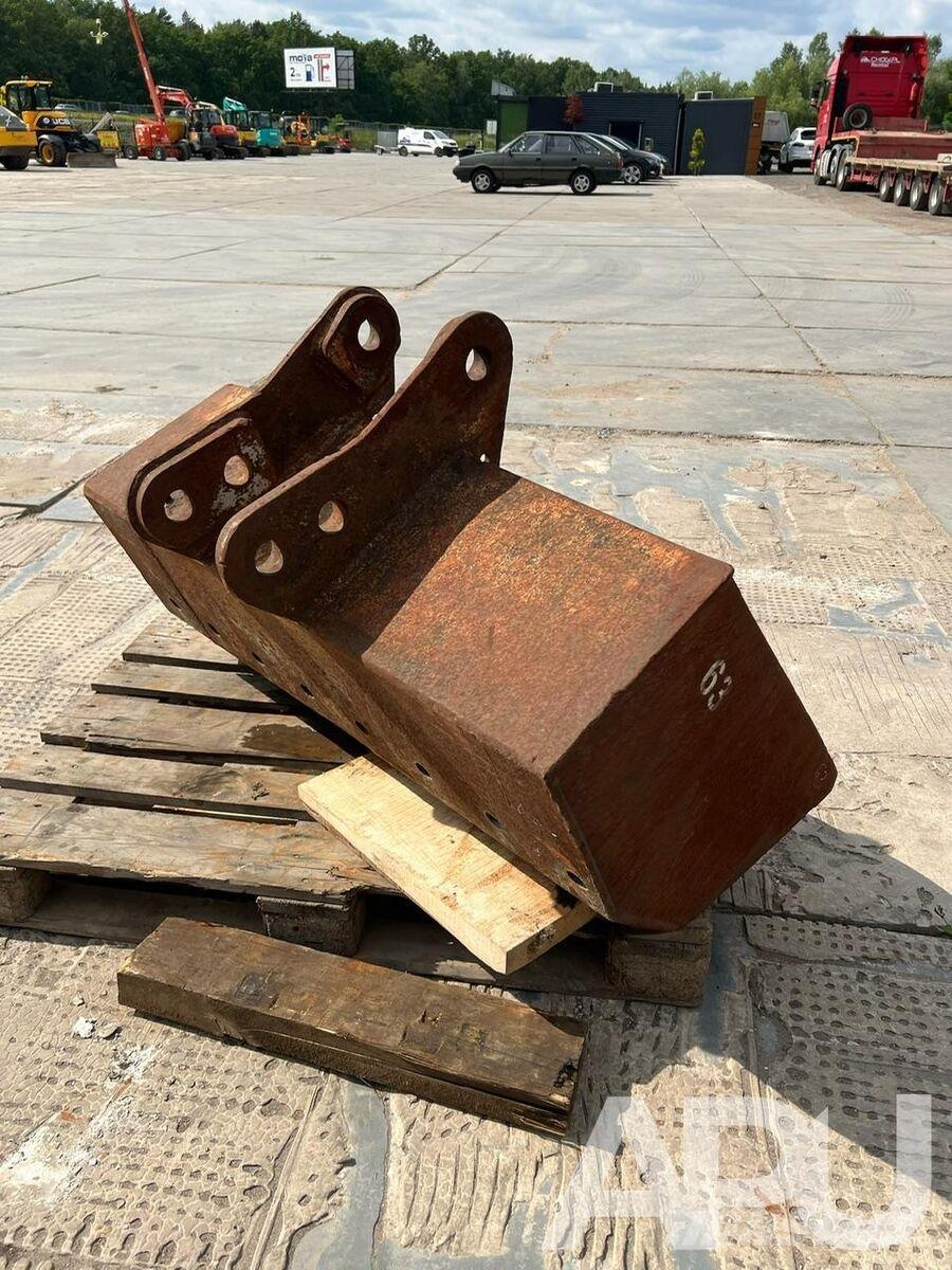  equipment - attachment for construction equipment  دلاء
