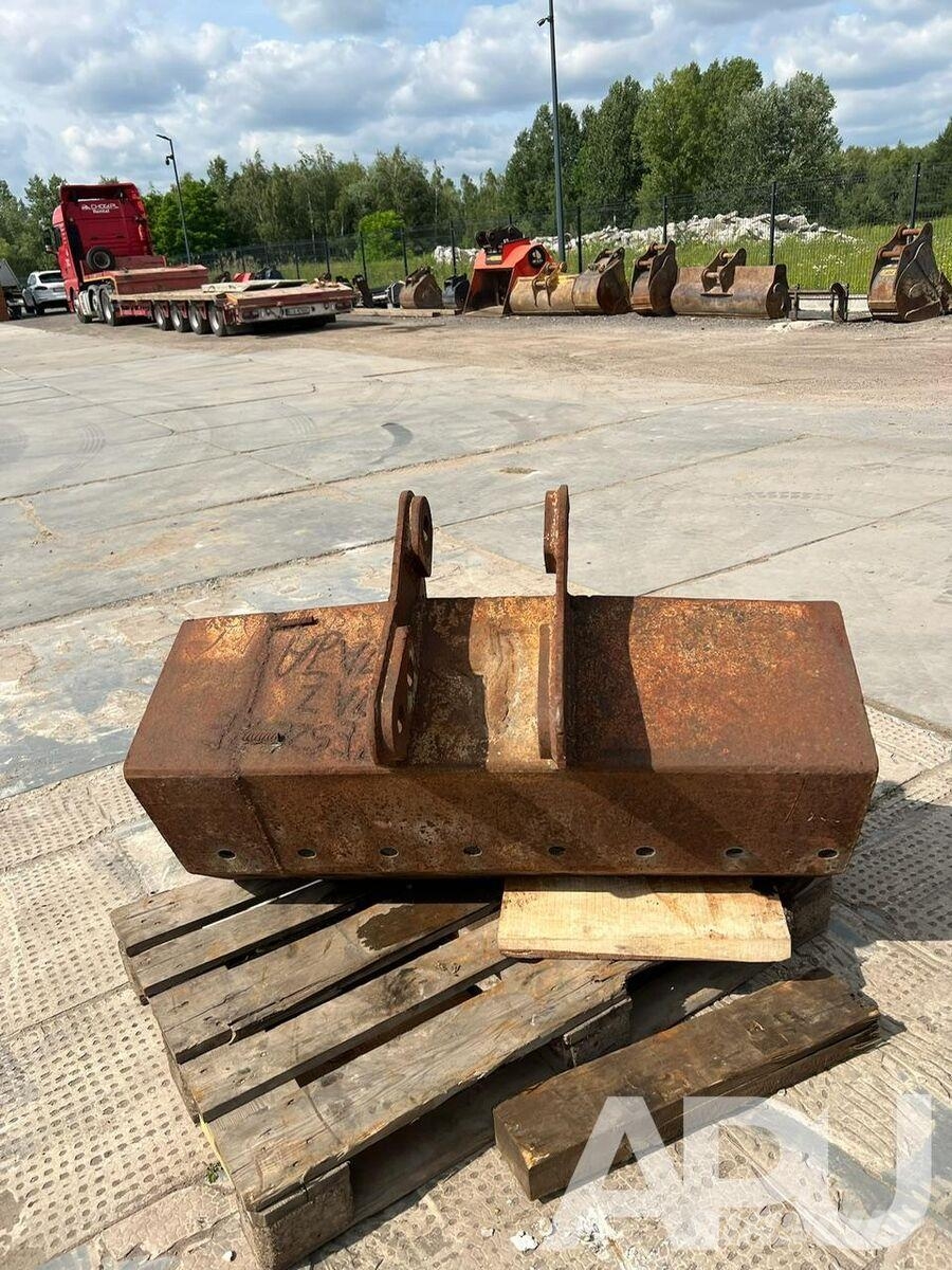  equipment - attachment for construction equipment  دلاء