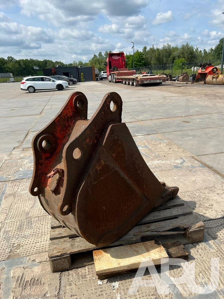  equipment - attachment for construction equipment  دلاء