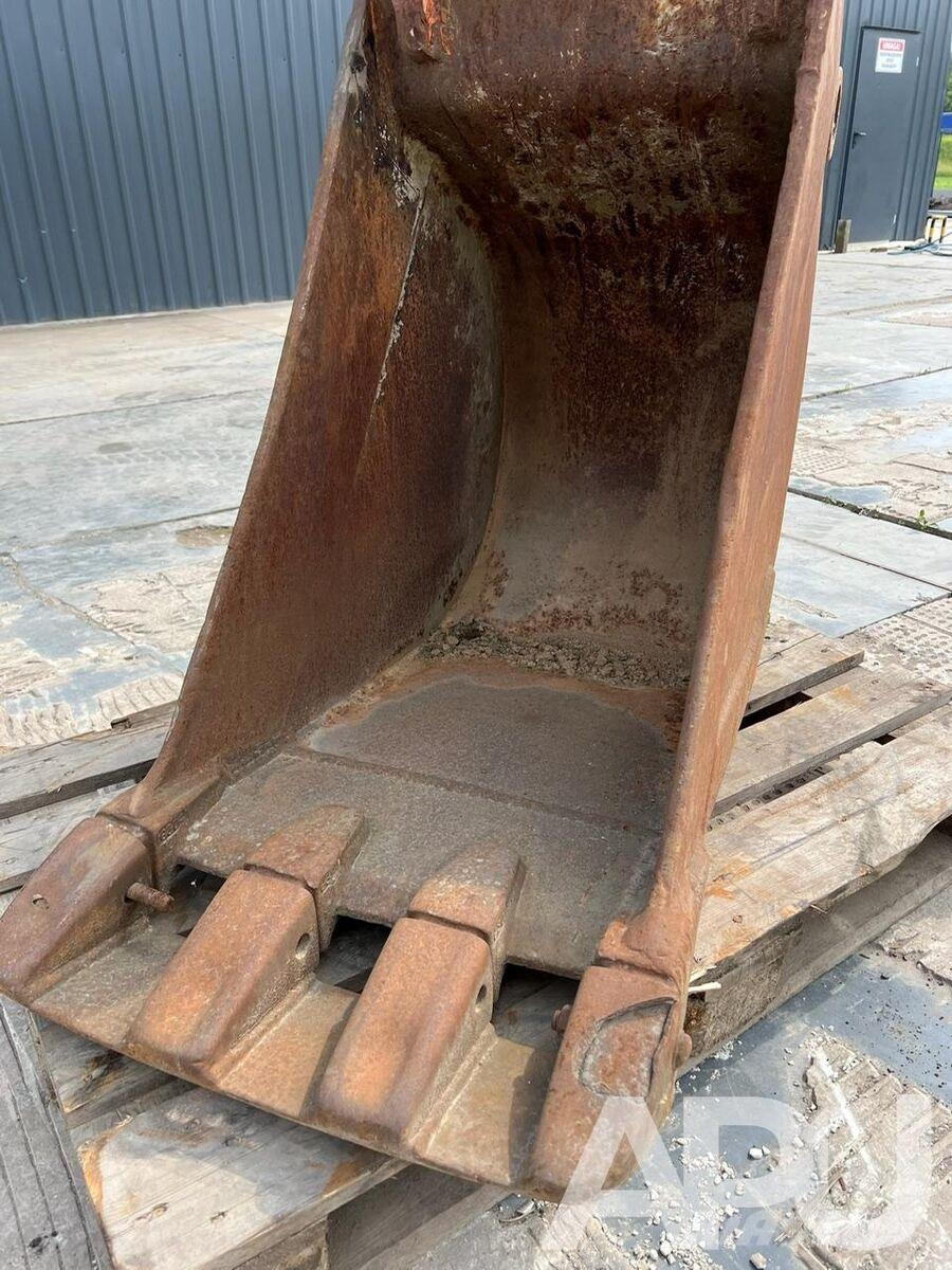  equipment - attachment for construction equipment  دلاء