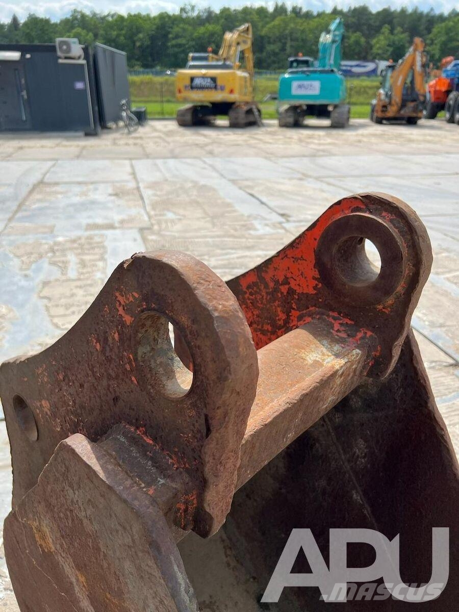  equipment - attachment for construction equipment  دلاء