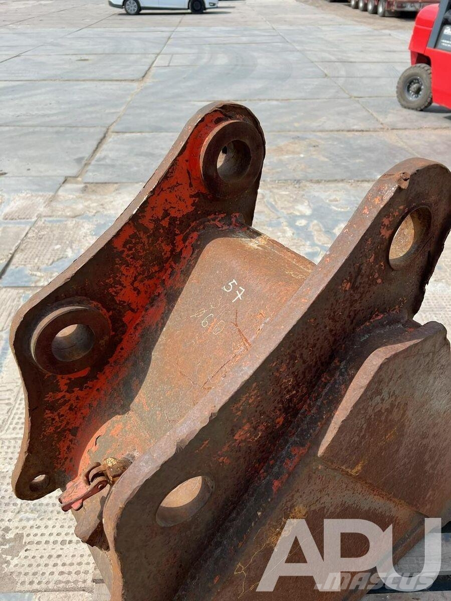  equipment - attachment for construction equipment  دلاء