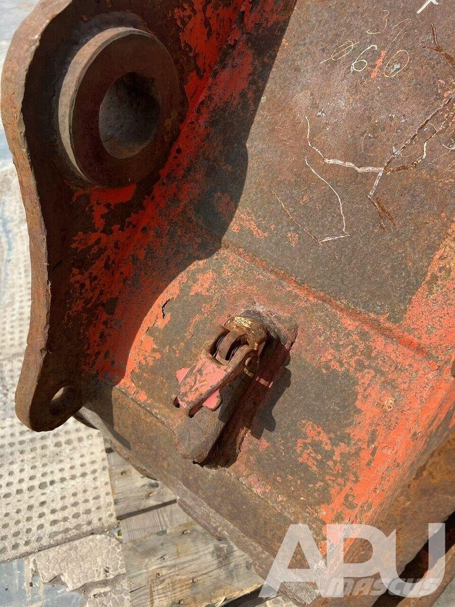  equipment - attachment for construction equipment  دلاء