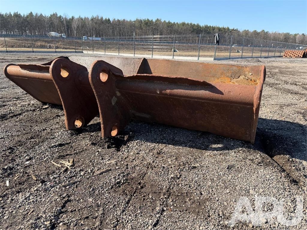  equipment - attachment for construction equipment  دلاء