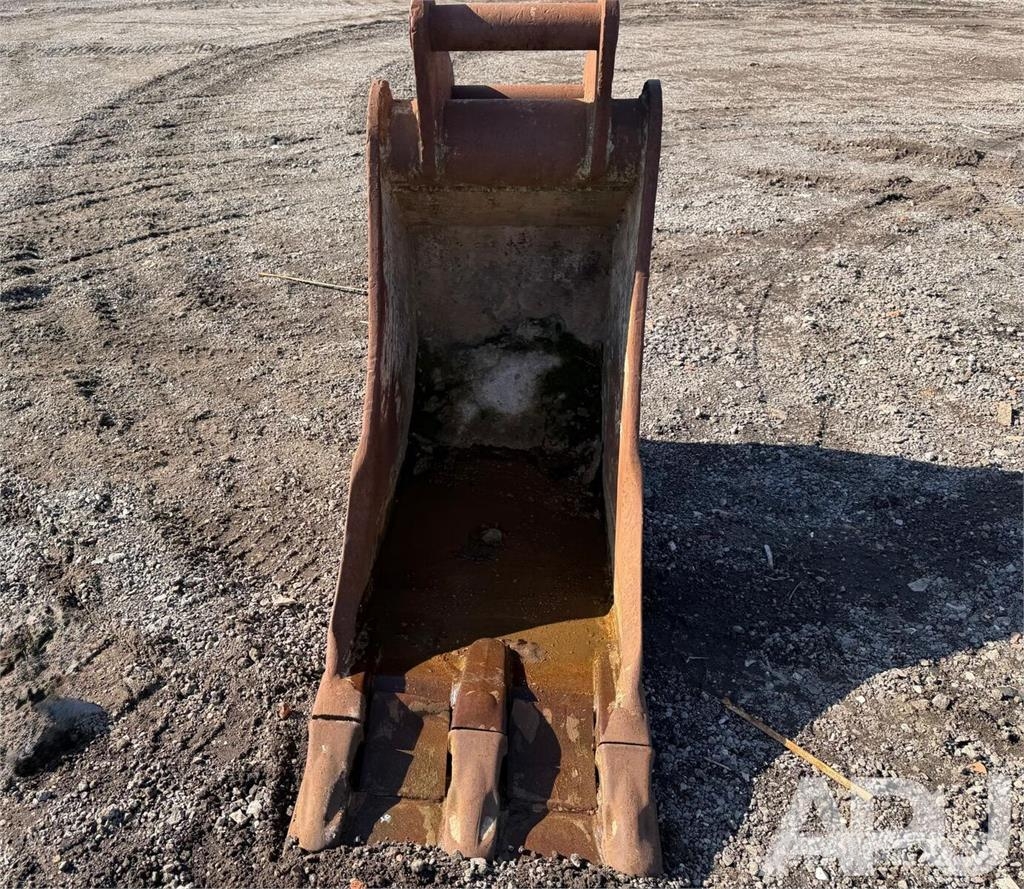  equipment - attachment for construction equipment  دلاء