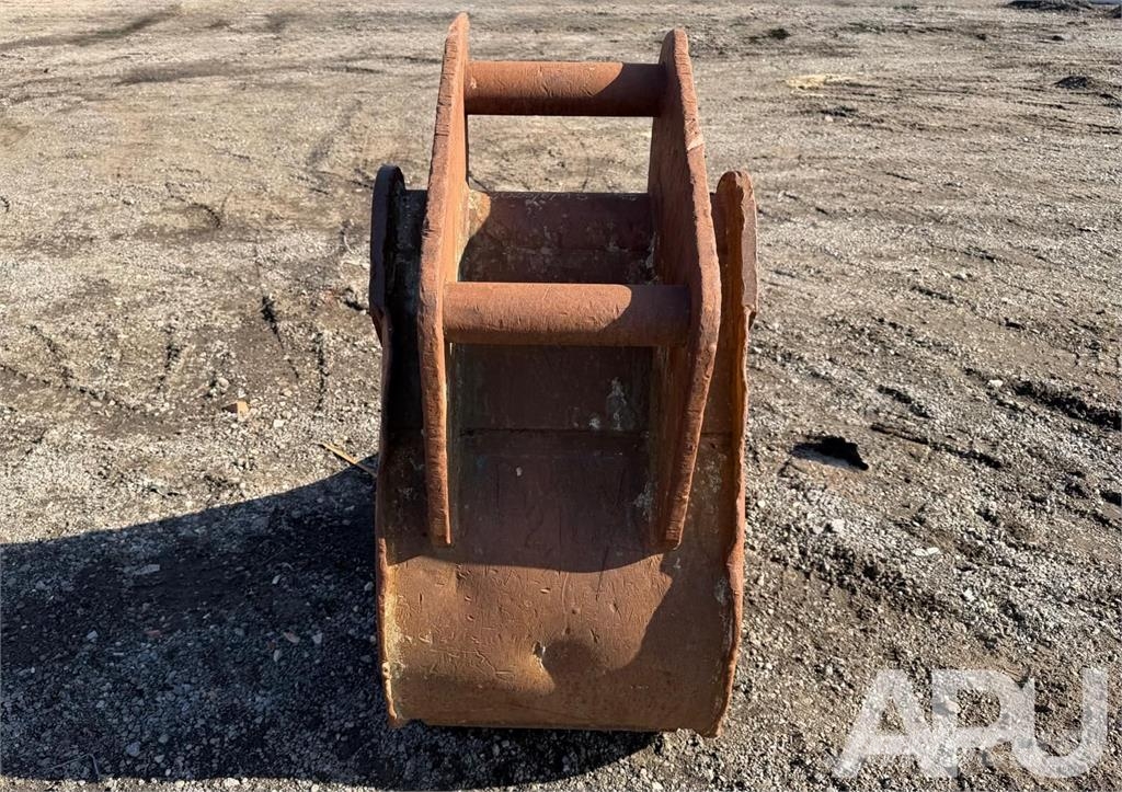  equipment - attachment for construction equipment  دلاء