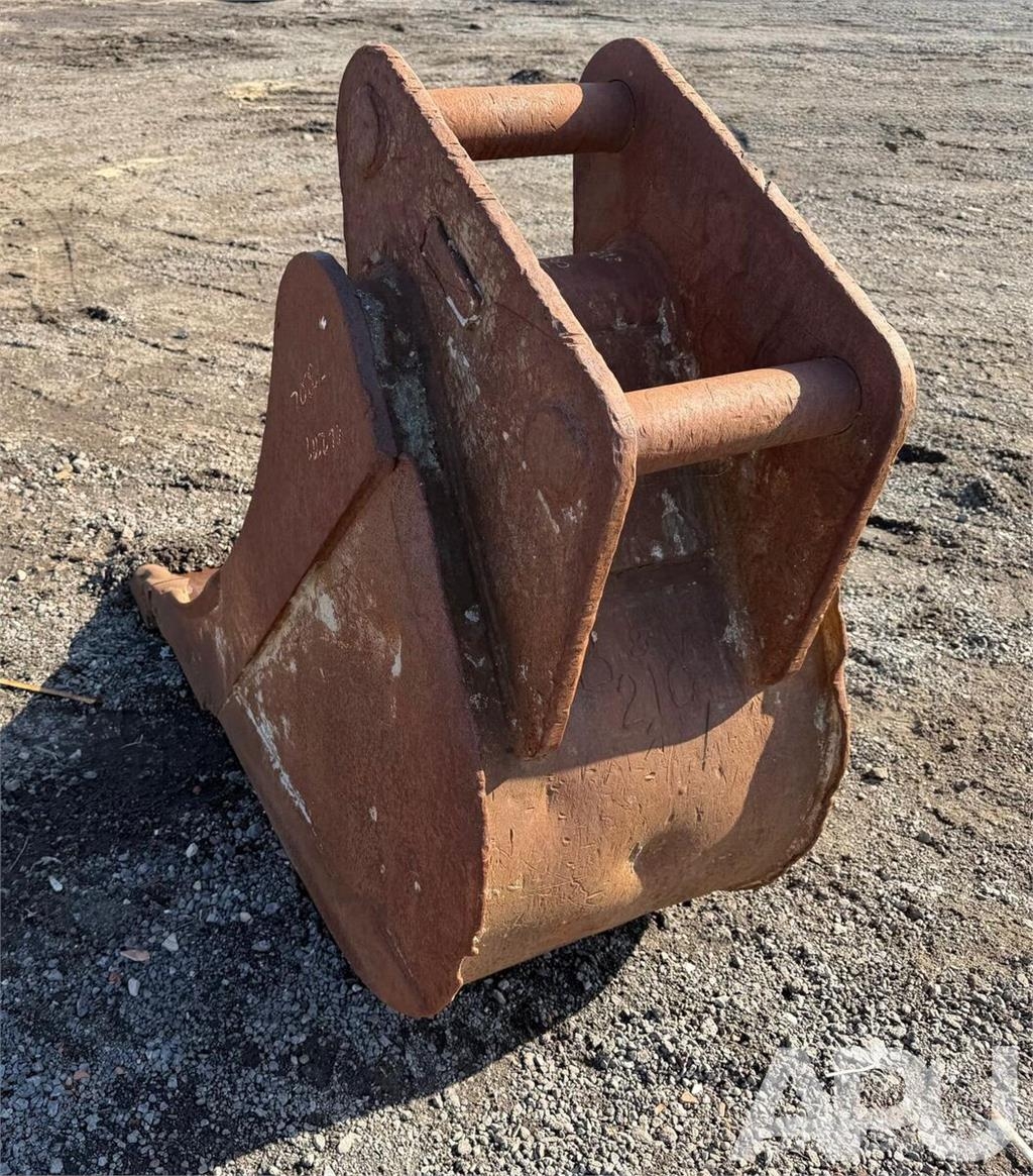  equipment - attachment for construction equipment  دلاء