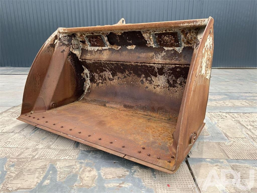  equipment - attachment for construction equipment  دلاء