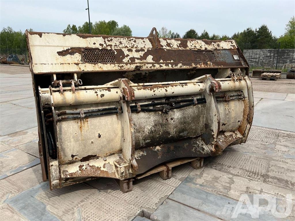  equipment - attachment for construction equipment  دلاء