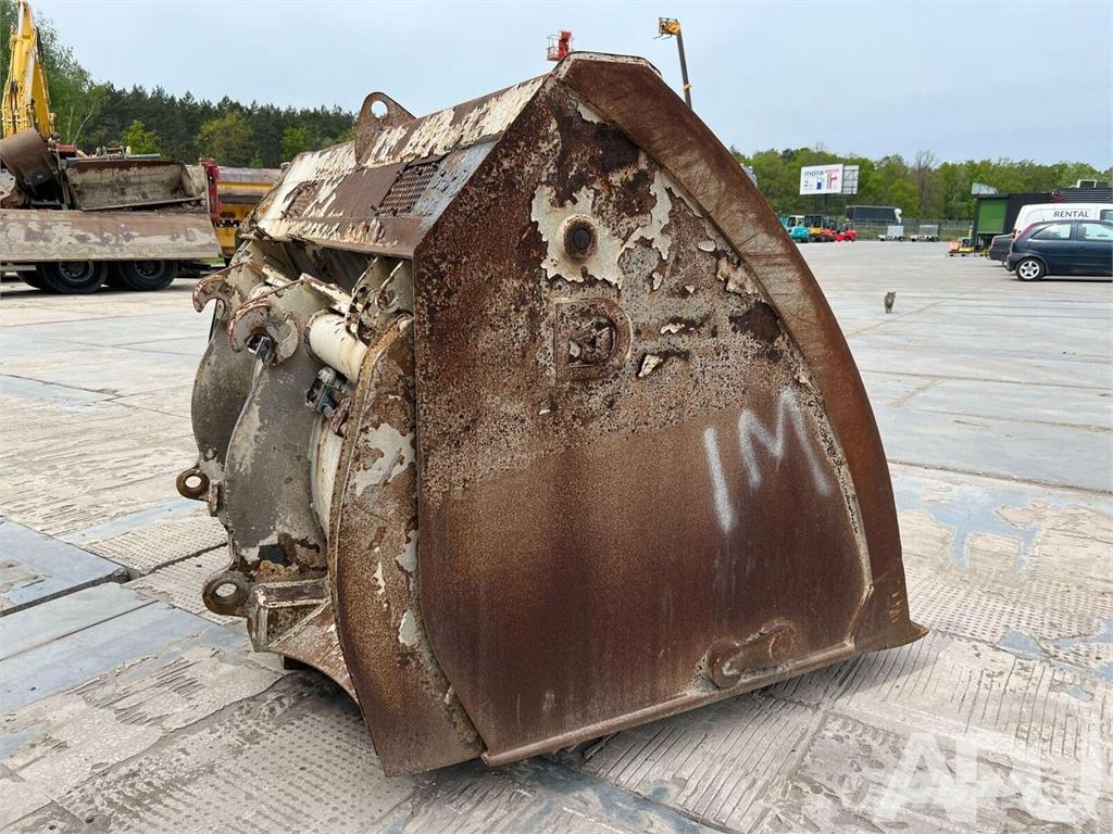  equipment - attachment for construction equipment  دلاء