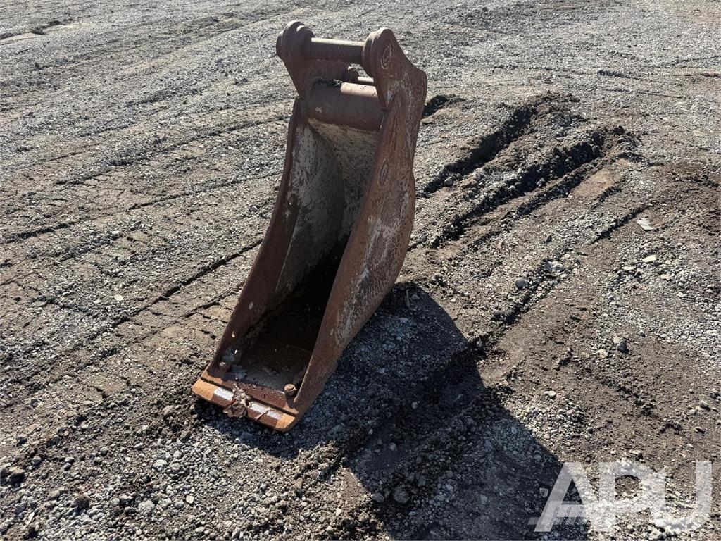  equipment - attachment for construction equipment  دلاء