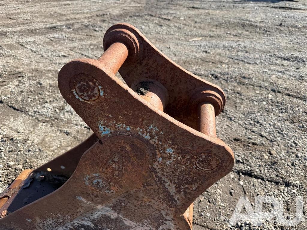  equipment - attachment for construction equipment  دلاء