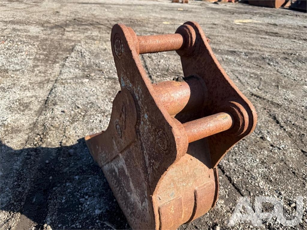  equipment - attachment for construction equipment  دلاء
