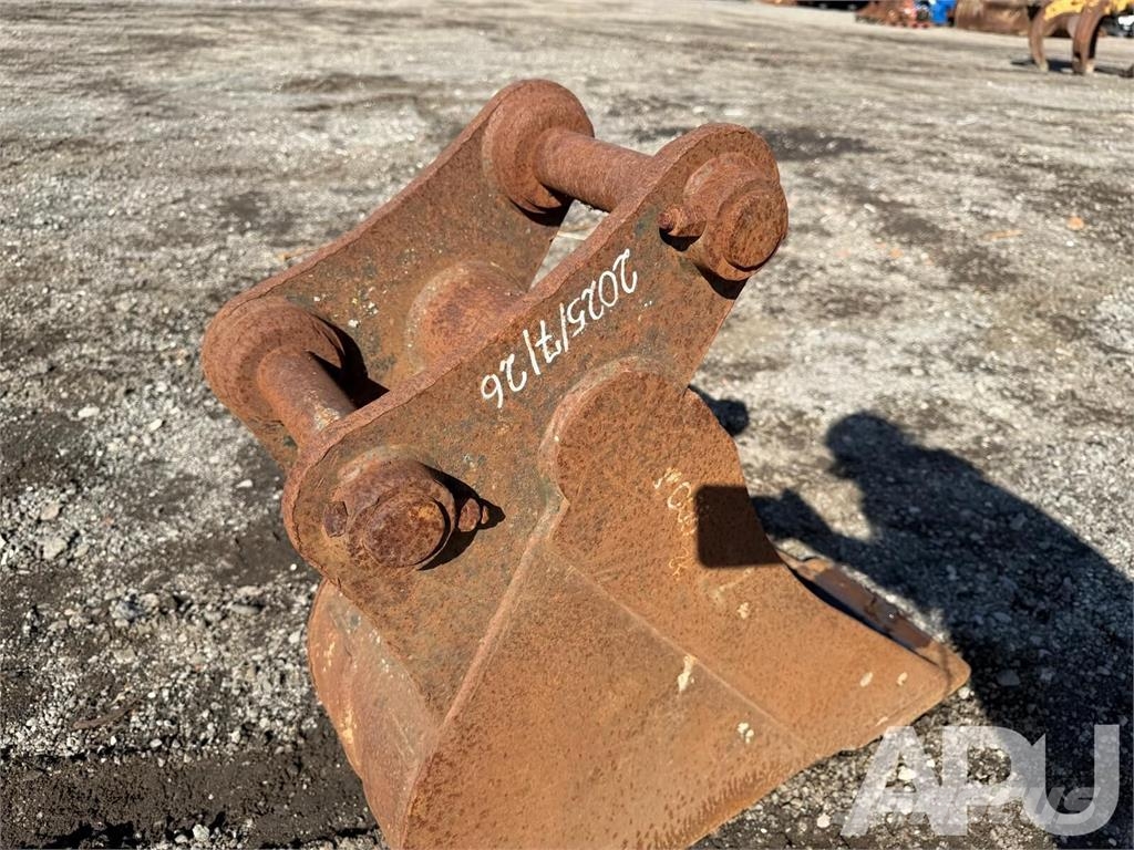  equipment - attachment for construction equipment  دلاء