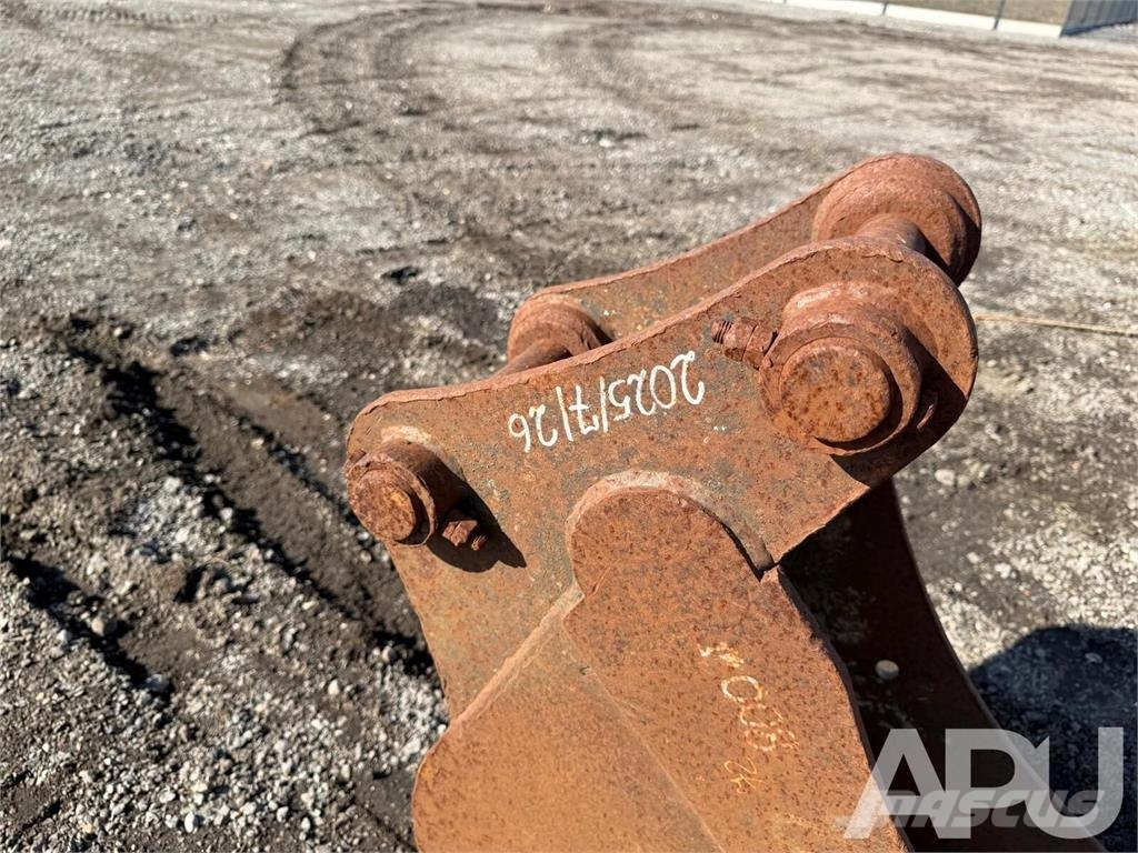  equipment - attachment for construction equipment  دلاء