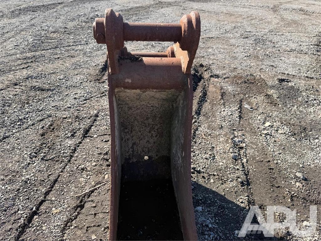  equipment - attachment for construction equipment  دلاء